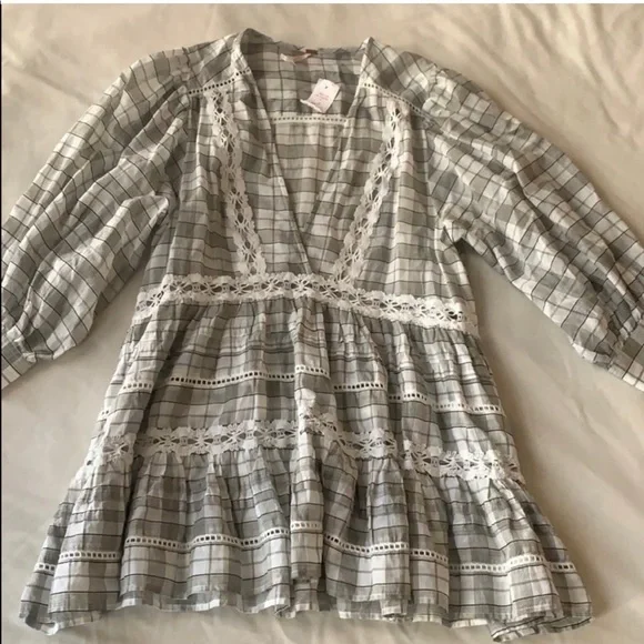 Free People Tunic with dropped peplum waist
3/4 length sleeves - Picture 4 of 10